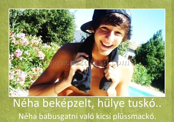 Néha beképzelt, hülye tuskó.. Néha beképzelt, hülye tuskó..
Néha babusgatni való kicsi plüssmackó.